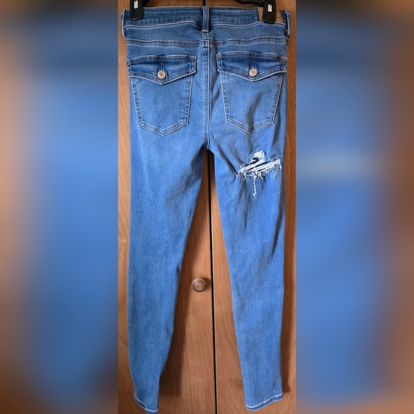 Distressed High Rise Jegging - Picture 5 of 7